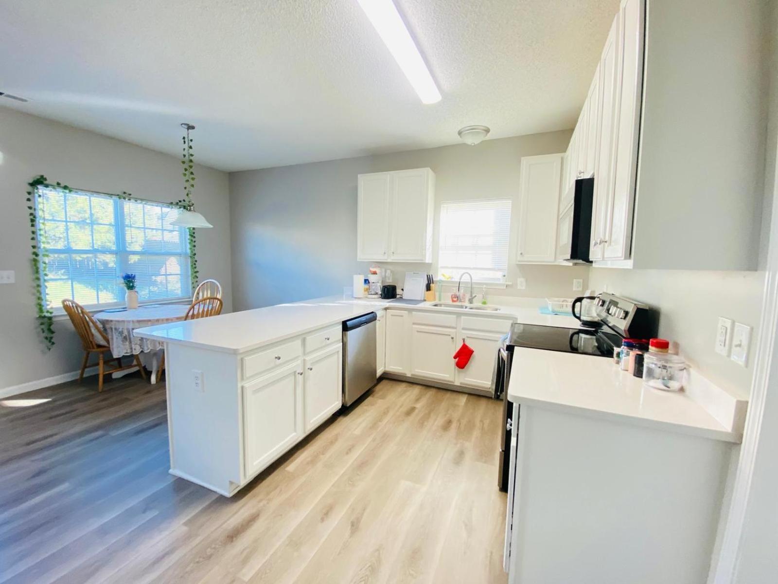 Spacious Room With Shared Bathroom Raleigh Exterior photo