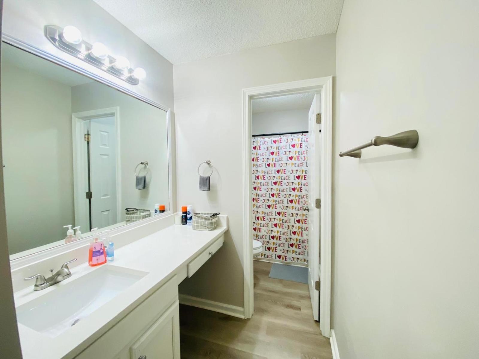 Spacious Room With Shared Bathroom Raleigh Exterior photo