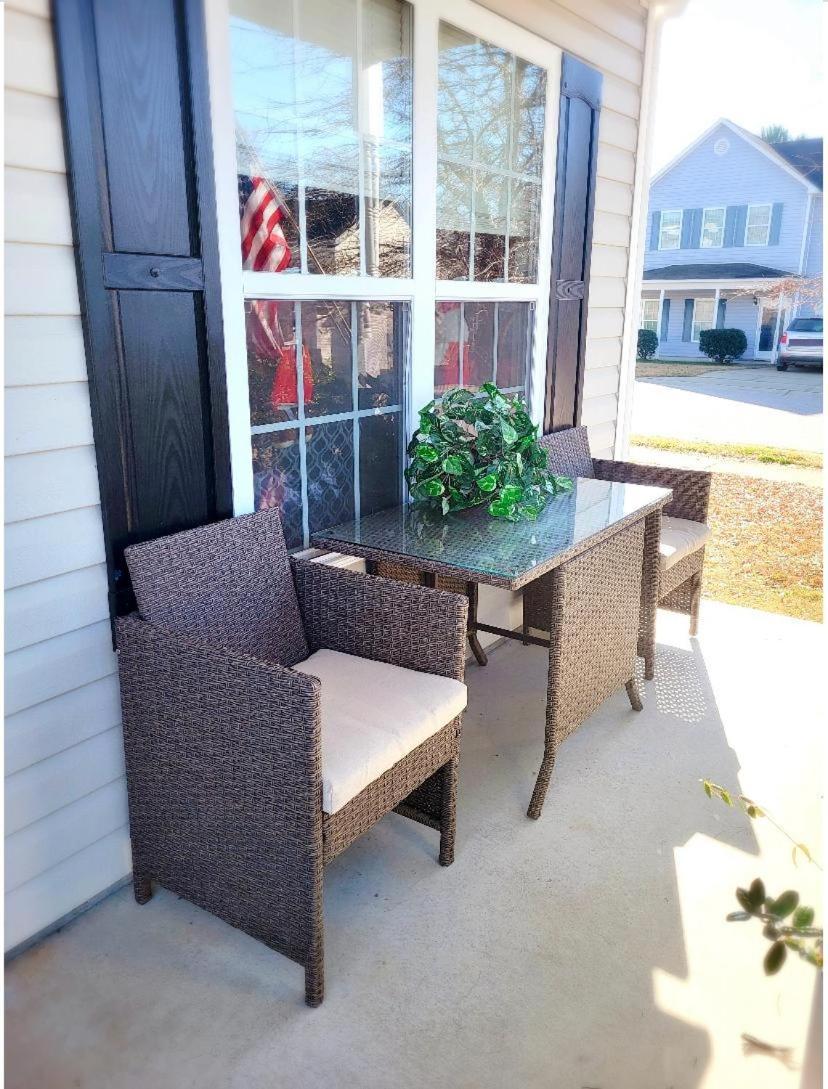 Spacious Room With Shared Bathroom Raleigh Exterior photo