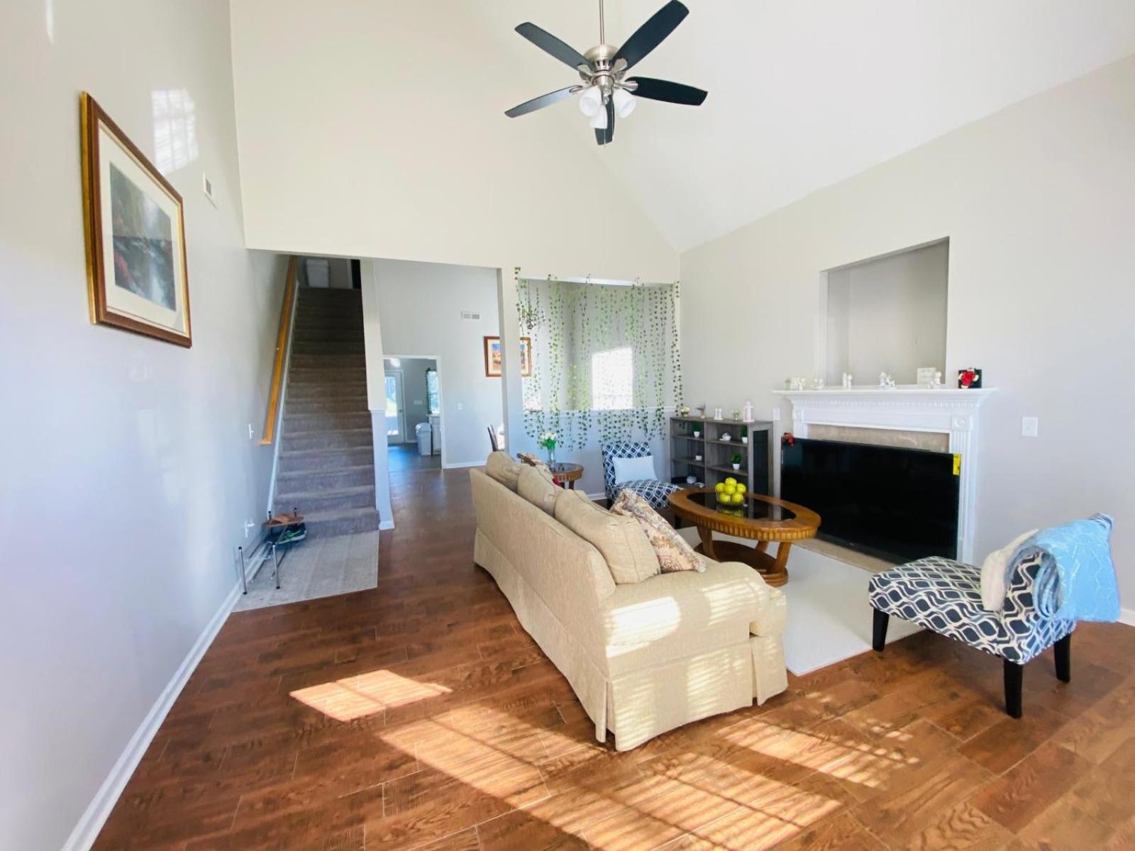 Spacious Room With Shared Bathroom Raleigh Exterior photo